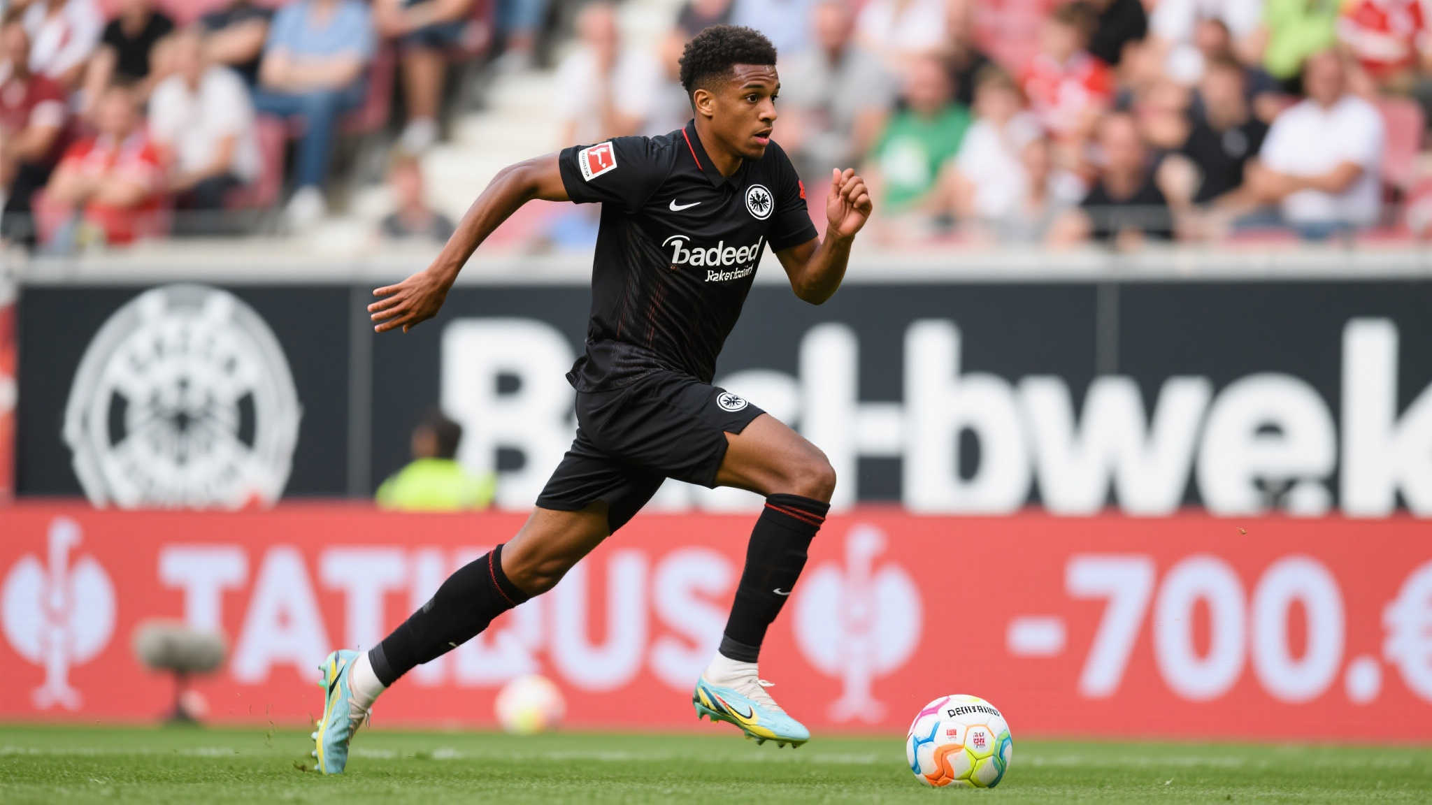 拜仁转会传闻:加克波身价7000万欧再度引关注 从去年夏天开始,加克波这个名字就一直萦绕在许多顶级